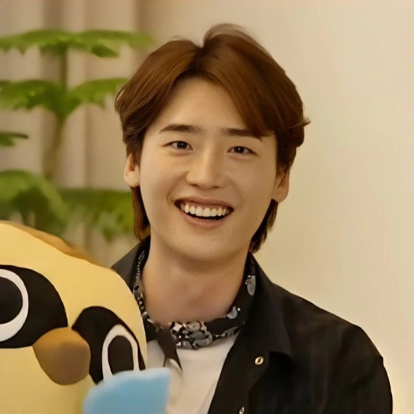 Popular photo full of fans’ love for Lee Jongsuk
