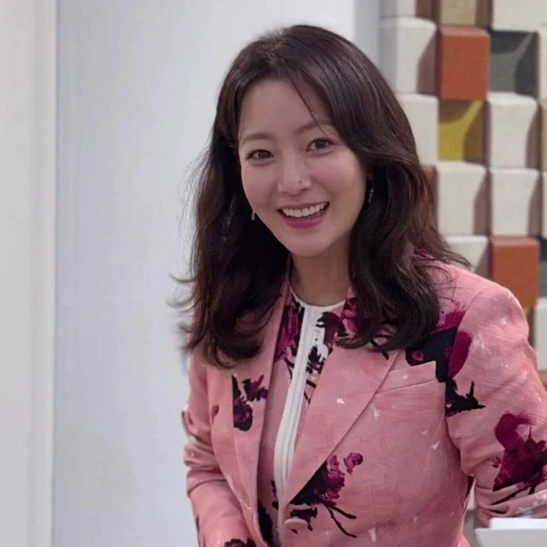 Popular photo full of fans’ love for Kim Heesun
