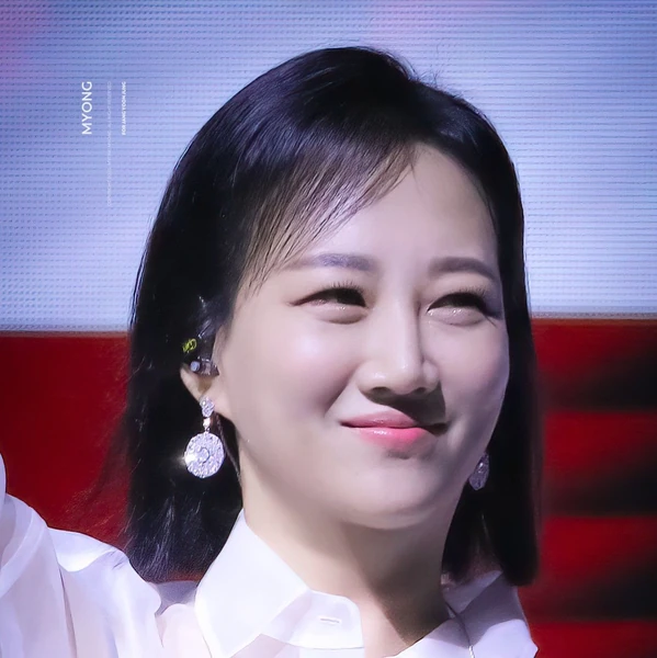 The most loved look of Jang Yoonjeong today