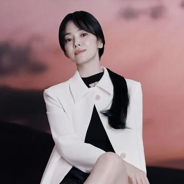 The most loved look of Song Hyekyo today