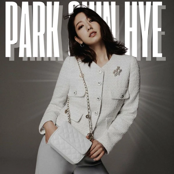 Popular photo full of fans’ love for Park Shinhye