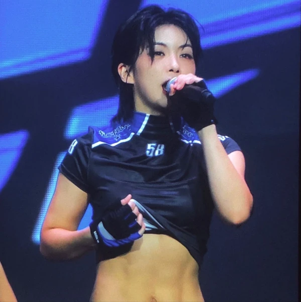 Popular photo full of fans’ love for Aiki