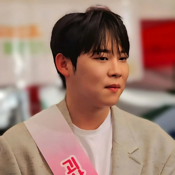 The most loved look of Jinuk today