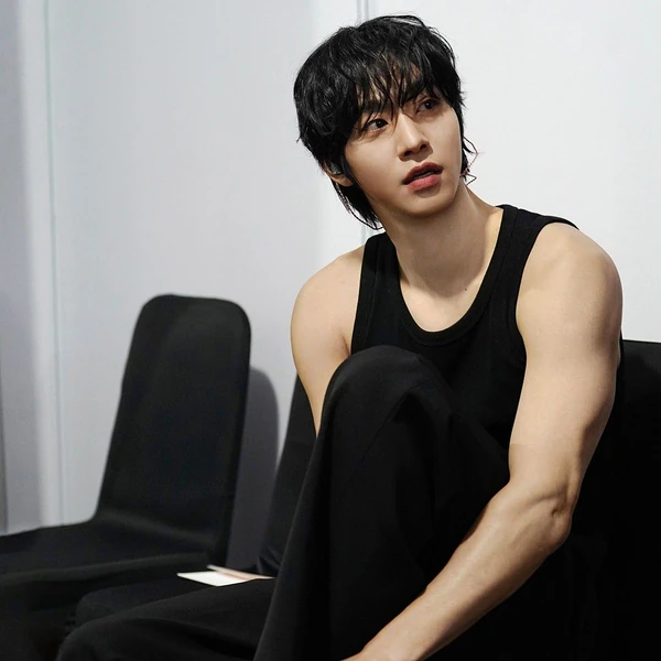 Popular photo full of fans’ love for Ahn Hyoseop