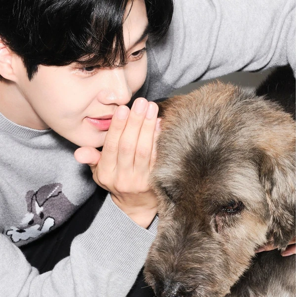 Popular photo full of fans’ love for Choi Wooshik