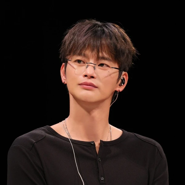 The most loved look of Seo Inguk today