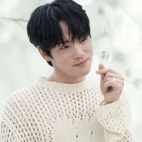 The most loved look of Kim Junghyun today