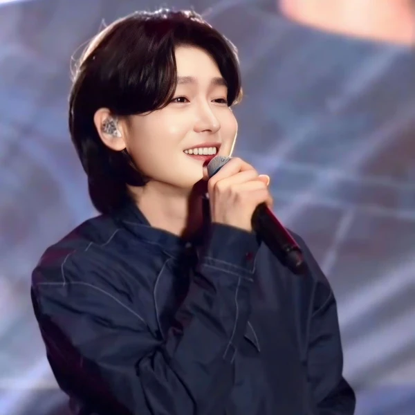 Popular photo full of fans’ love for Kim Yongbin