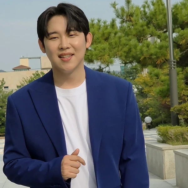 Popular photo full of fans’ love for Jinuk