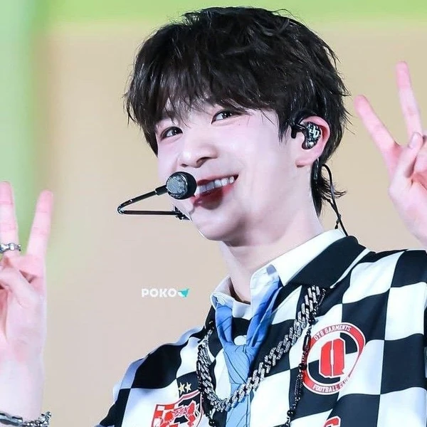 Popular photo full of fans’ love for Jeong Dongwon