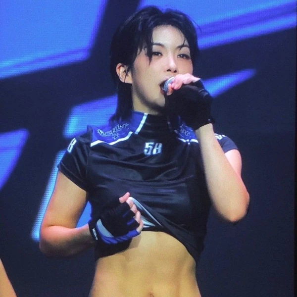 Popular photo full of fans’ love for Aiki
