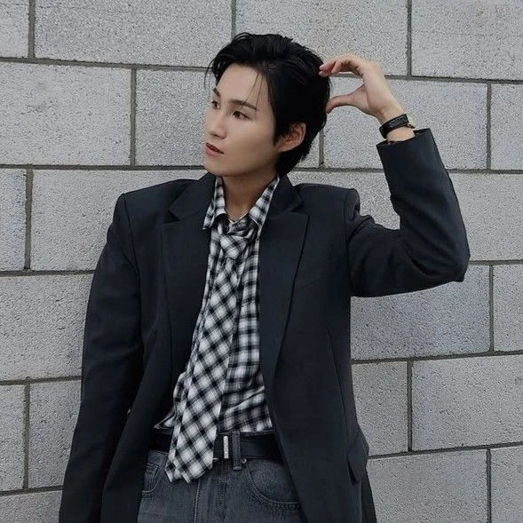 Popular photo full of fans’ love for Kim Heejae