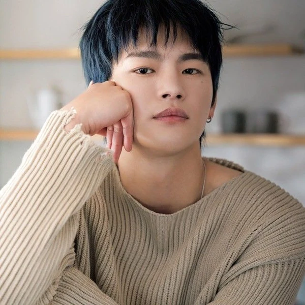 The most loved look of Seo Inguk today