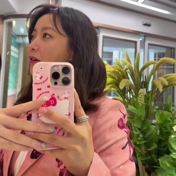 充满粉丝爱意的金喜善人气照片