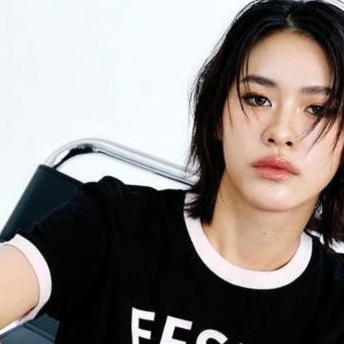 Popular photo full of fans’ love for Emi Thasorn Klinnium