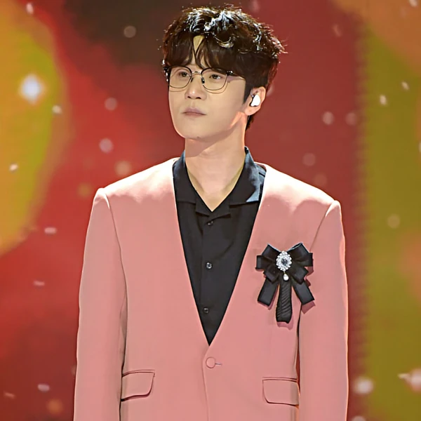 今天最受喜爱的Park Jihoo (Mr. Trot 3)模样
