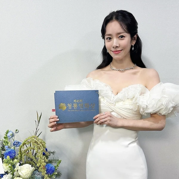 The most loved look of Han Jimin today