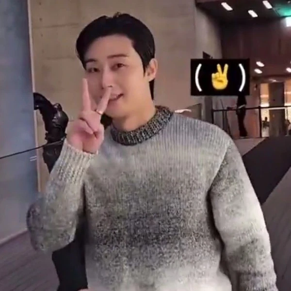 Popular photo full of fans’ love for Park Seojoon