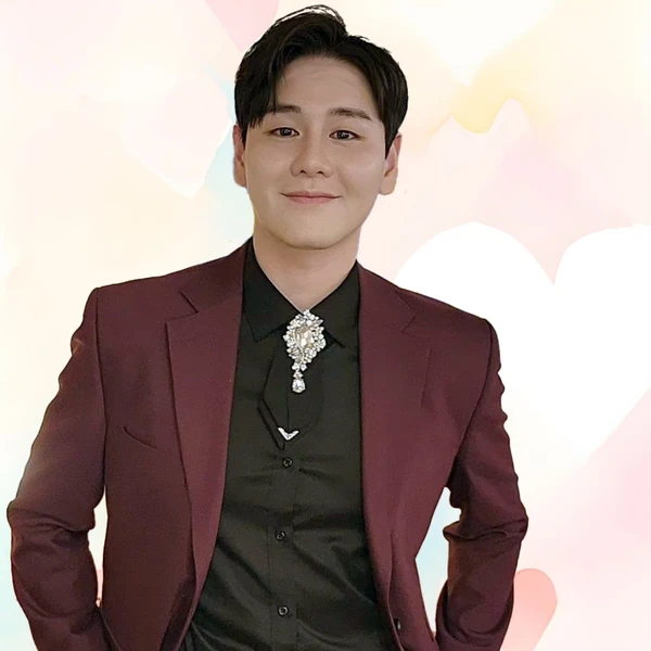 The most loved look of Park Sewook today