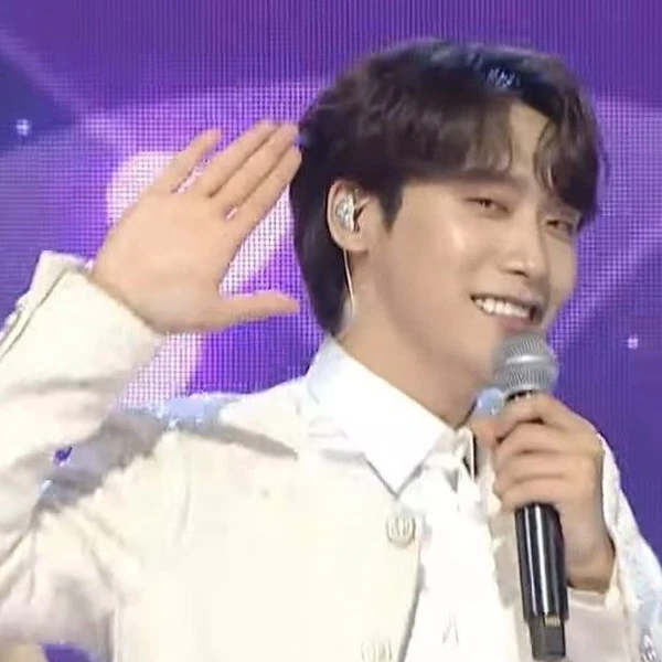 Popular photo full of fans’ love for Choi Woojin
