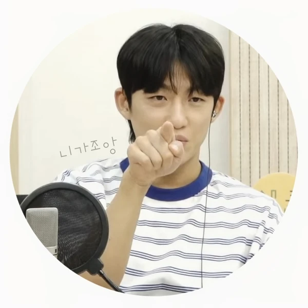Popular photo full of fans’ love for Shin Seungtae
