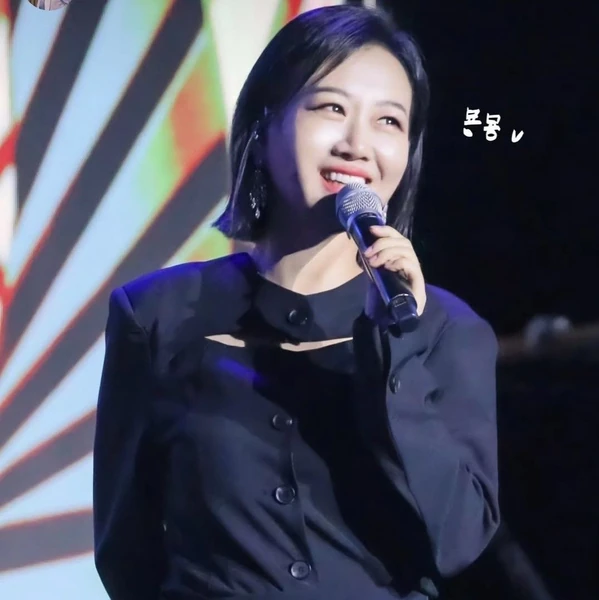 Popular photo full of fans’ love for Jang Yoonjeong