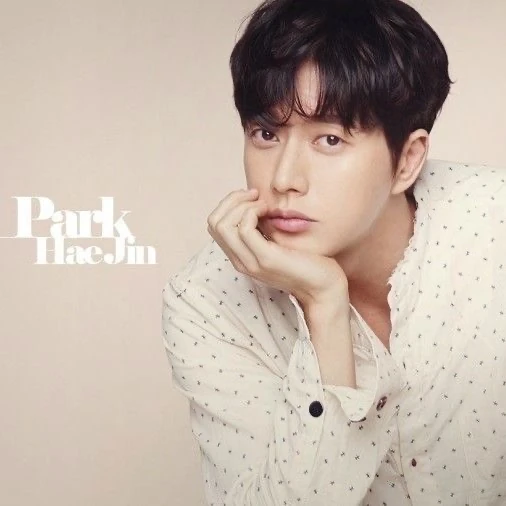 Popular photo full of fans’ love for Park Haejin