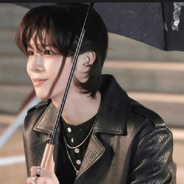 The most loved look of Jeong Dongwon today