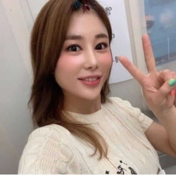 Popular photo full of fans’ love for Kim Soyou