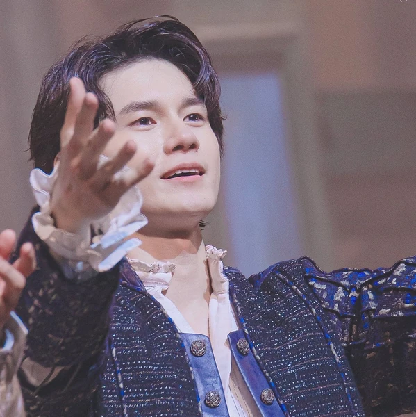 The most loved look of Ong Seongwu today