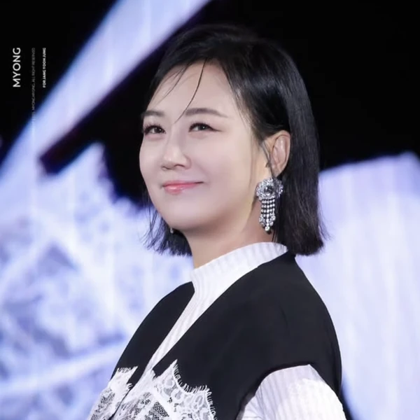 The most loved look of Jang Yoonjeong today