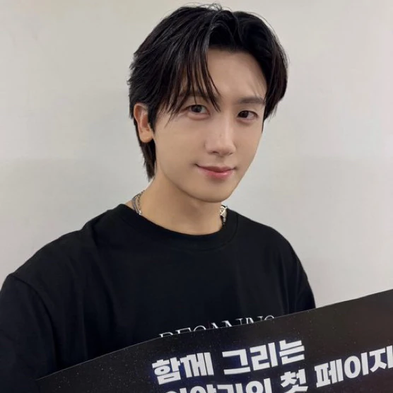 The most loved look of Park Hyungsik today