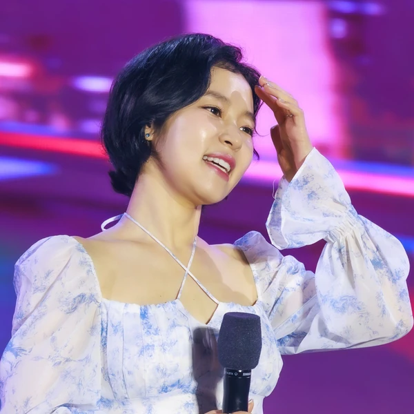 Foto populer Hong Ja yang penuh cinta dari penggemar