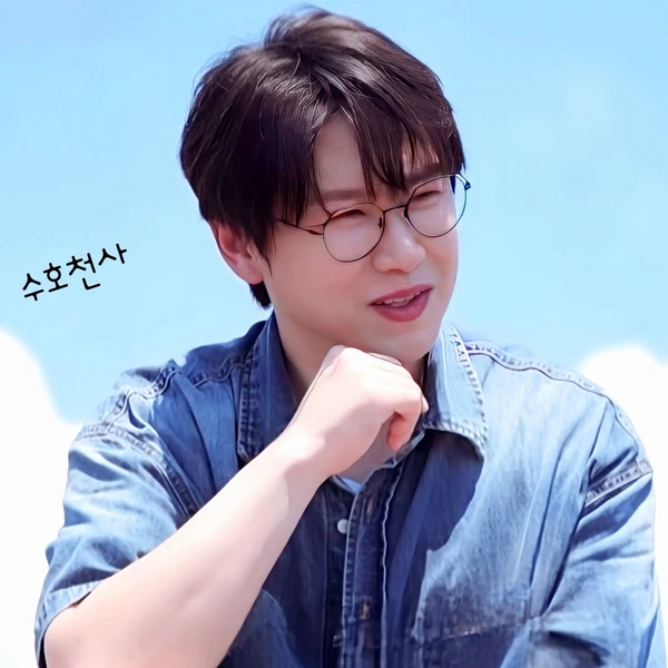 Popular photo full of fans’ love for Chungil