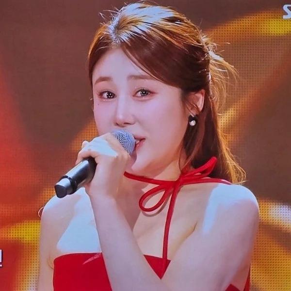 Popular photo full of fans’ love for Kim Soyou
