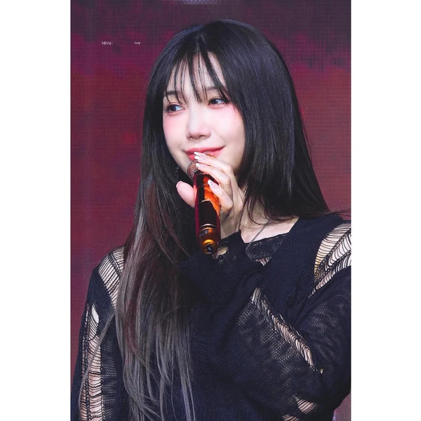 Popular photo full of fans’ love for Jung Eunji