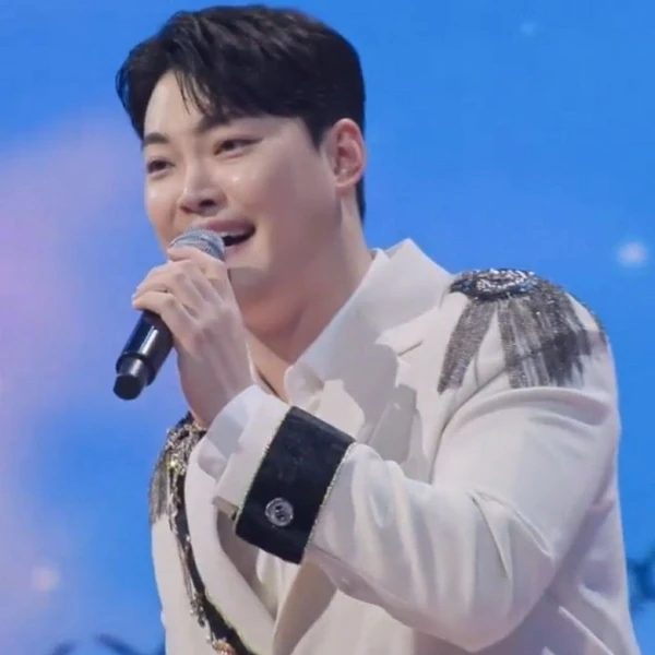 Popular photo full of fans’ love for Kim Kyungmin