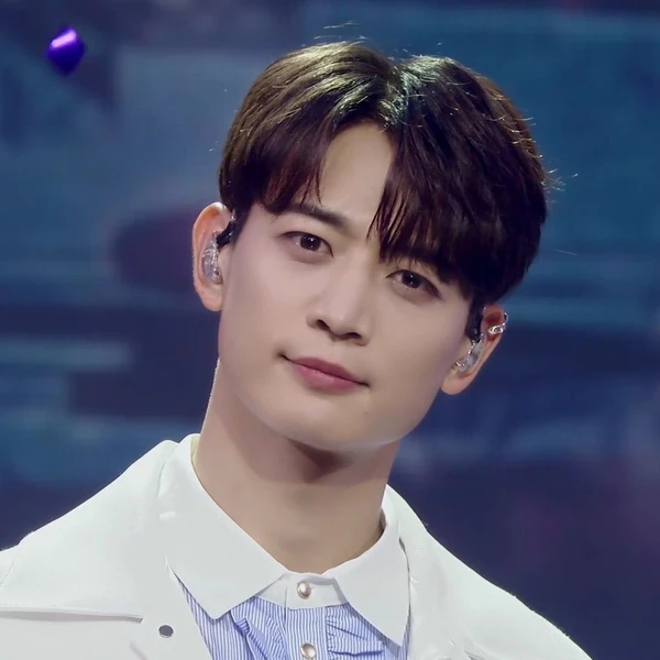 Popular photo full of fans’ love for Choi Minho
