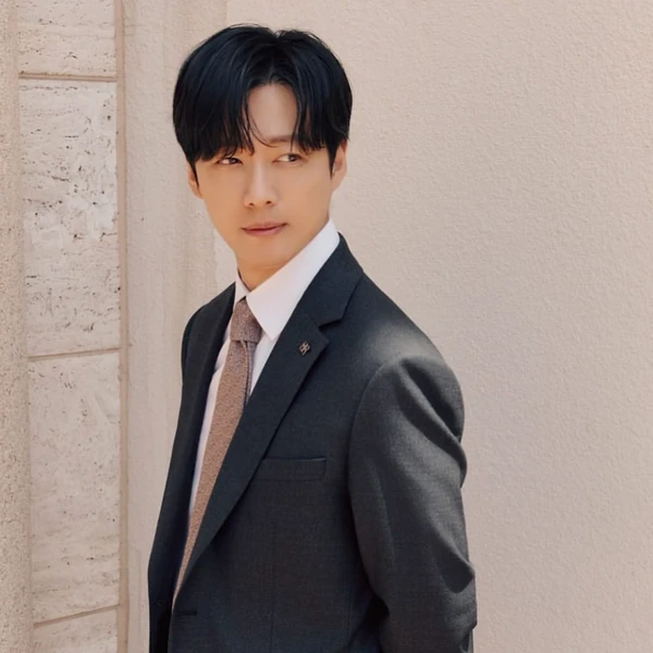 Popular photo full of fans’ love for Namkoong Min