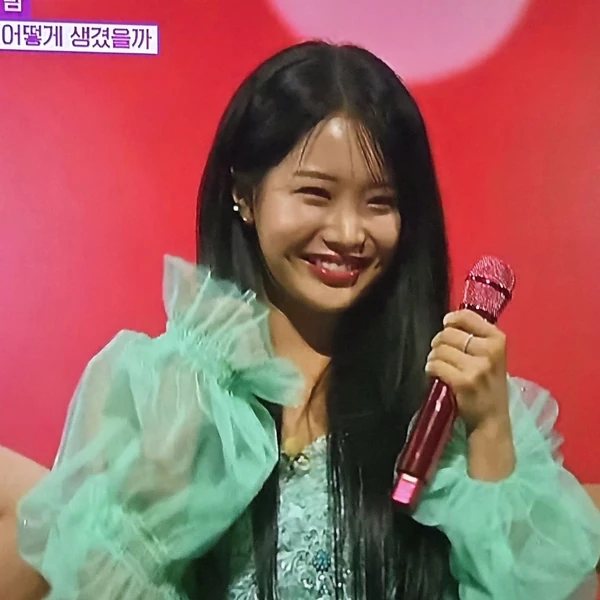 The most loved look of Kim Soyeon (2004) today