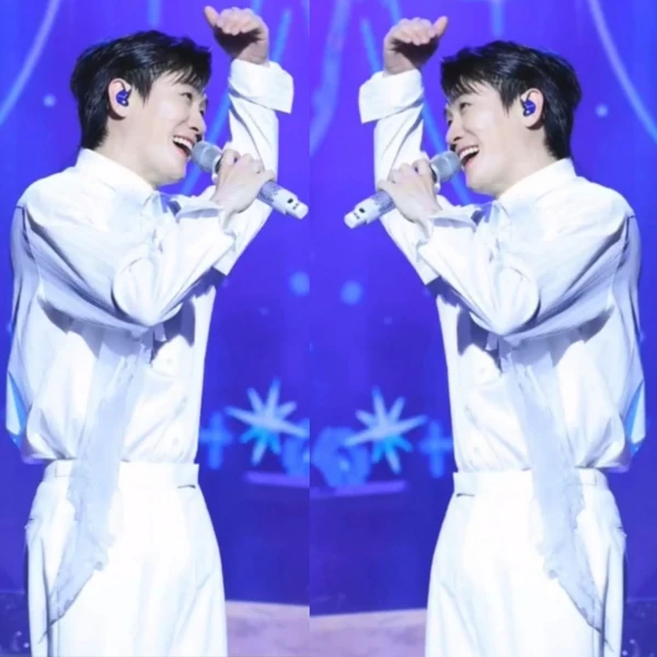 The most loved look of Young Tak today