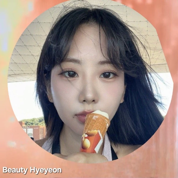 The most loved look of Kang Hyeyeon today