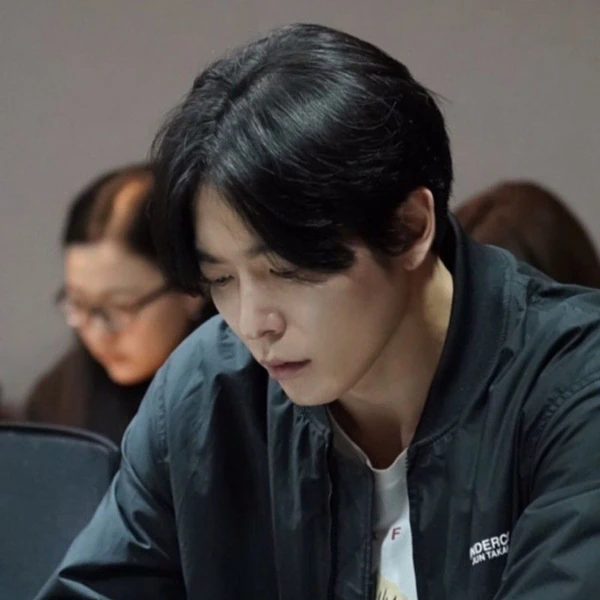 Popular photo full of fans’ love for Kim Jaewook