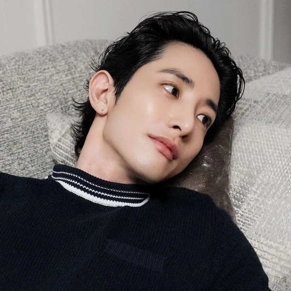 Popular photo full of fans’ love for Lee Soohyuk