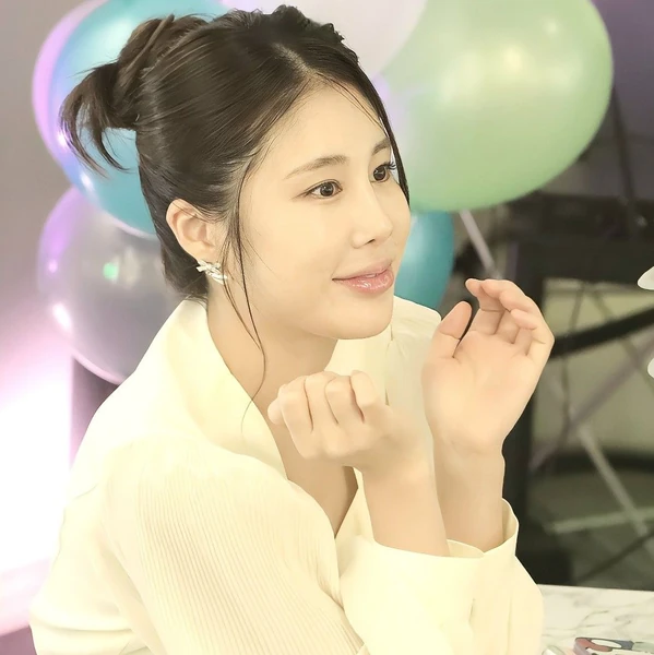 The most loved look of Kim Soyou today