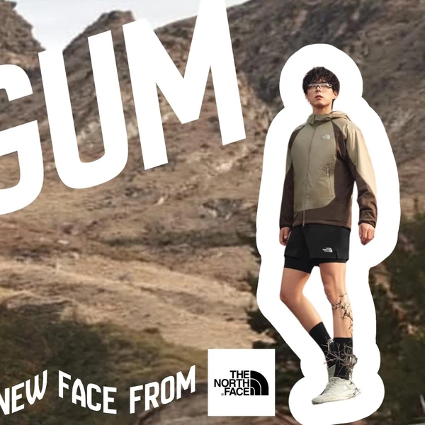 Popular photo full of fans’ love for Park Bogum