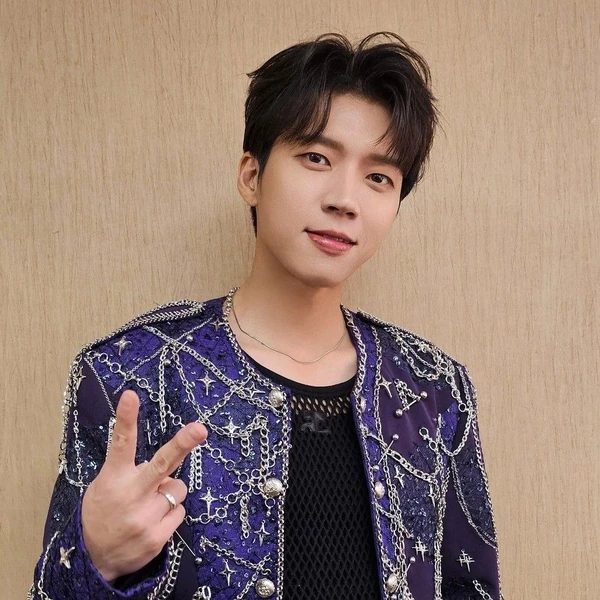 The most loved look of Nam Woohyun today