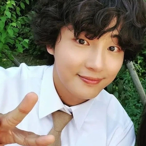 Popular photo full of fans’ love for Yoon Shiyoon