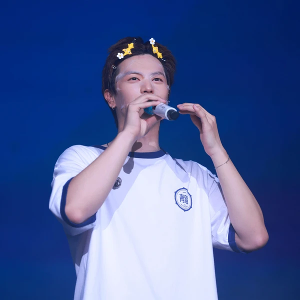 The most loved look of Yook Sungjae today