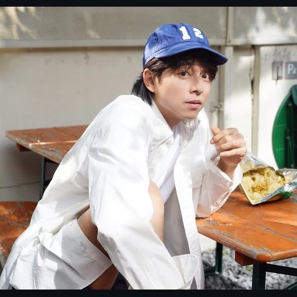 Foto populer Gong Yoo yang penuh cinta dari penggemar